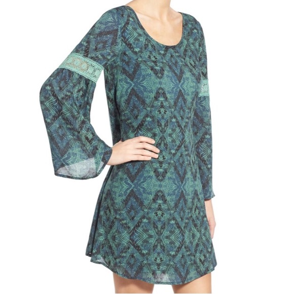 SUN & SHADOW Print Bell Sleeve Shift Dress - Picture 11 of 11
